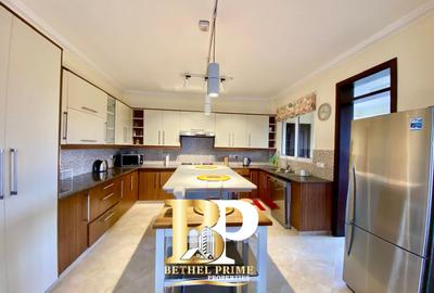 Furnished 3 Bed Apartment with En Suite in Brookside