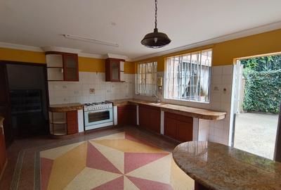 Furnished 3 Bed Apartment with En Suite in Runda - 3