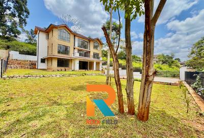 4 Bed Townhouse with En Suite in Rosslyn