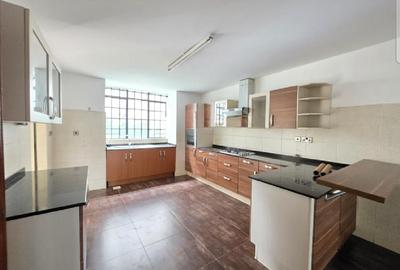 4 Bed Townhouse with En Suite in Riverside - 4