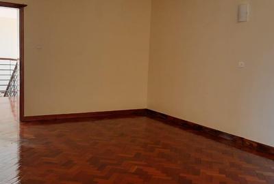 4 Bed Townhouse with En Suite at Lavington - 2