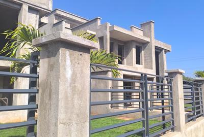 4 Bed House with En Suite at Muhuri Road - 4