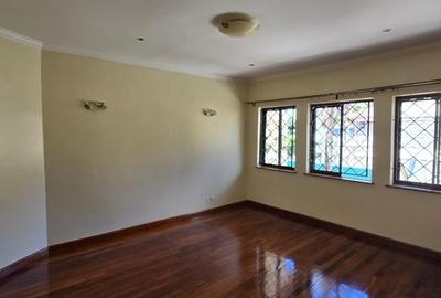 5 Bed Townhouse with En Suite in Lavington - 2