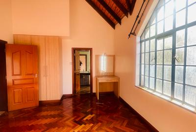 5 Bed Townhouse with En Suite in Lavington - 4