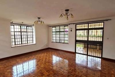 5 Bed House with En Suite at Lavington