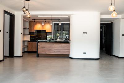 2 Bed Apartment with En Suite at Peponi Road - 4