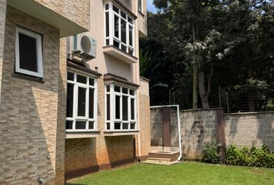 5 Bed Townhouse with En Suite at Lavington - 3