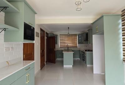 4 Bed House with En Suite in Runda