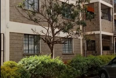 3 Bed Apartment with En Suite at Honey Suckle Apartments - 3