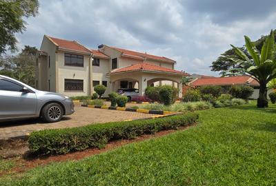 5 Bed House with En Suite in Runda