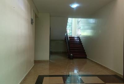 5 Bed Townhouse with En Suite in Lavington