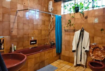 5 Bed House with En Suite in Nyari - 3