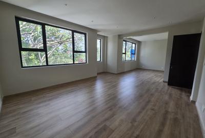 5 Bed House with En Suite in Lavington - 2