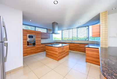 4 Bed Apartment with En Suite in Nyali Area