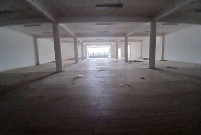 8,500 ft² Warehouse with Parking in Mlolongo - 2