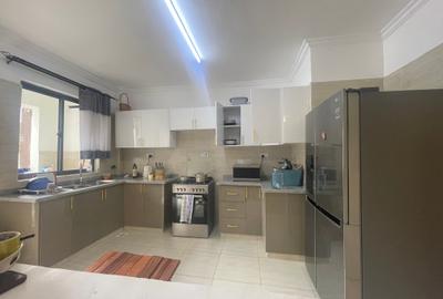 Furnished 2 Bed Apartment with En Suite at Hatheru Road