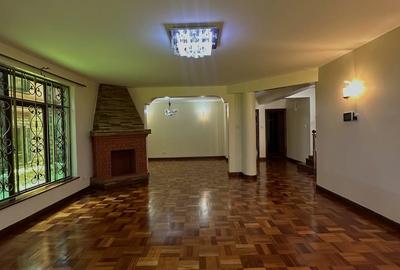 5 Bed Townhouse with En Suite in Lavington - 2