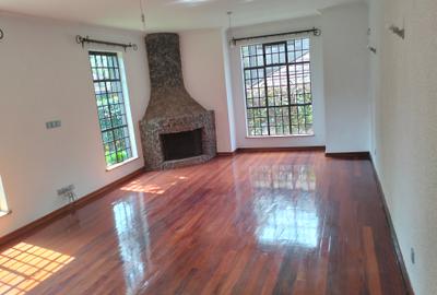 4 Bed Townhouse with En Suite in Spring Valley - 3