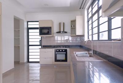 4 Bed Townhouse with Garden in Membley