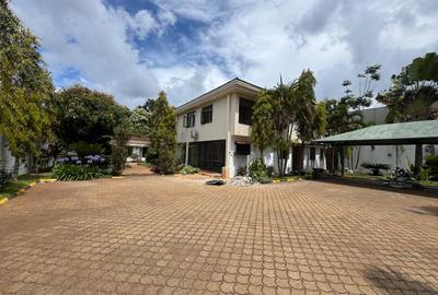 5 Bed House with En Suite in Runda