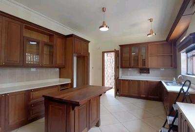 6 Bed House with En Suite in Thigiri - 4