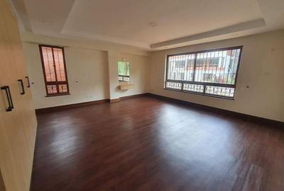 5 Bed Townhouse with En Suite in Spring Valley - 4