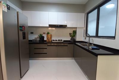 4 Bed Apartment with En Suite in Kileleshwa