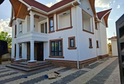 5 Bed House with En Suite at Karuguru