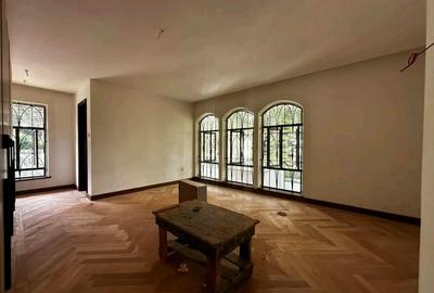 5 Bed Townhouse with En Suite in Runda