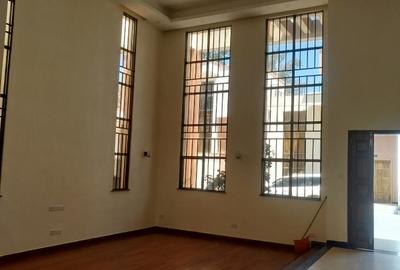 5 Bed Townhouse with En Suite in Lavington - 3