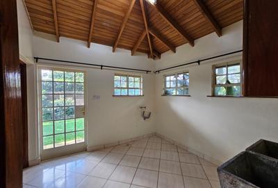4 Bed House with En Suite in Rosslyn
