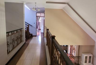 4 Bed House with En Suite at Rosslyn Lone Tree - 2