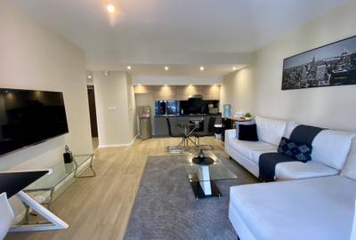 Serviced 1 Bed Apartment with En Suite in Riverside