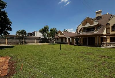 5 Bed House with En Suite in Runda