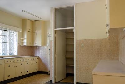 5 Bed House with En Suite in Thigiri
