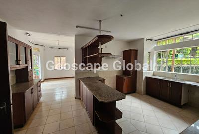 5 Bed House with En Suite in Rosslyn - 4