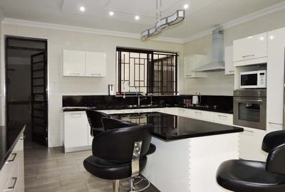 4 Bed Apartment with En Suite in General Mathenge