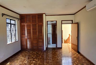 5 Bed Townhouse with En Suite in Westlands Area - 3