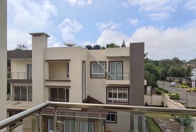 5 Bed Villa with En Suite at Lavington Shopping Centre