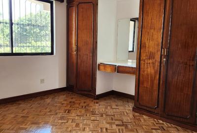 4 Bed Villa with En Suite in Lavington - 3