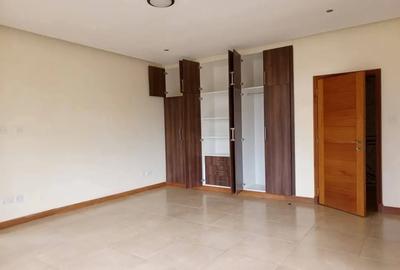 5 Bed Townhouse with En Suite in Runda - 4