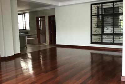 4 Bed Apartment with En Suite in Westlands Area