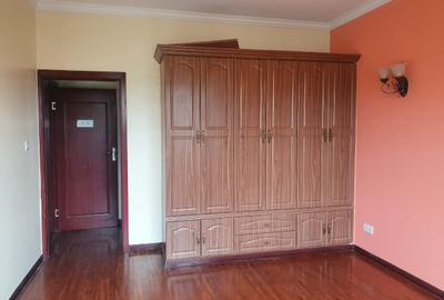 4 Bed Apartment with En Suite in Lavington