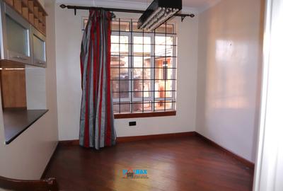 4 Bed Villa with En Suite in Riverside