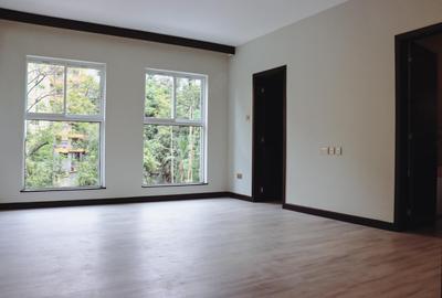 3 Bed Apartment with En Suite at Riverside Drive - 4