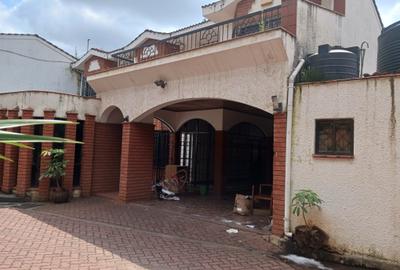 6 Bed Townhouse with En Suite at Lavington