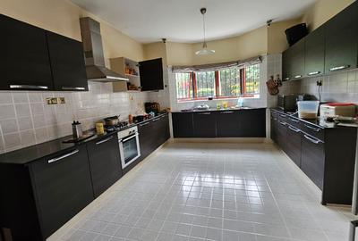 5 Bed Townhouse with En Suite at Runda