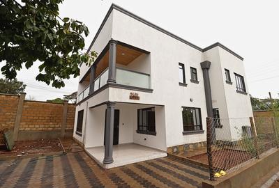 4 Bed Townhouse with En Suite at Maragara Road