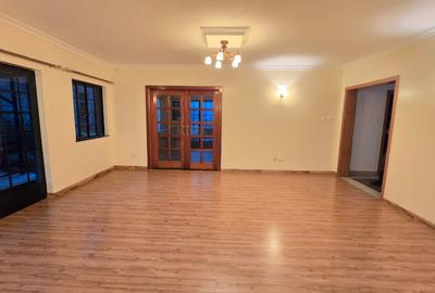 4 Bed House with En Suite in Lavington