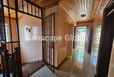5 Bed House with En Suite in Nyari